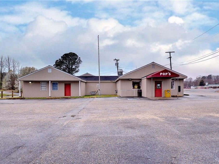 Photo courtesy of Long & Foster Real Estate's website.
